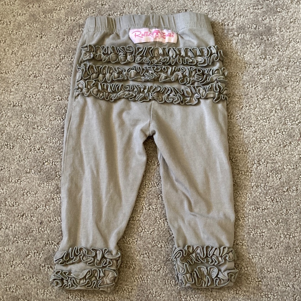 Bundle 2 Ruffle Butts baby leggings, 6-12 months. - Picture 3 of 7